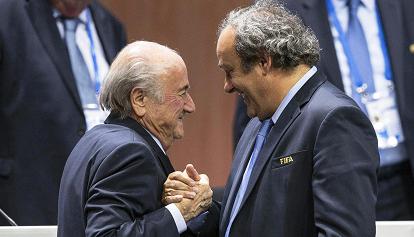Calcio, Platini e Blatter assolti dall'accusa di frode: "Non hanno raggirato la Fifa" 