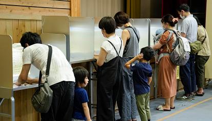 Giappone, media: Larga vittoria dei partiti di governo alle elezioni senatoriali