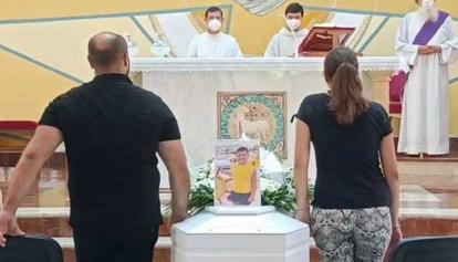 I funerali del bimbo morto in Egitto, lutto cittadino a Palermo