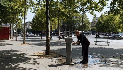 La Francia fronteggia i giorni della "apocalisse di caldo": termometro oltre i 42 gradi, è record