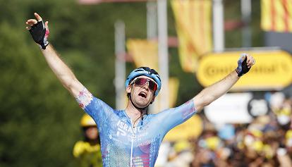 Tour de France, la sedicesima tappa è del canadese Hugo Houle. La maglia rosa resta a Vingegaard