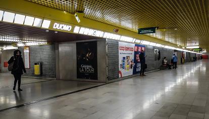 Un uomo è morto travolto dalla metro alla stazione Duomo a Milano 