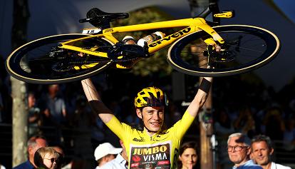 Jonas Vingegaard trionfa a Parigi: il Tour de France è suo