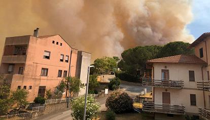 Incendi: sotto controllo la situazione a Cinigiano ma preoccupa un rogo nel Sassarese