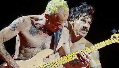 I Red Hot Chili Peppers annunciano a sorpresa un nuovo doppio album: esce il 14 ottobre