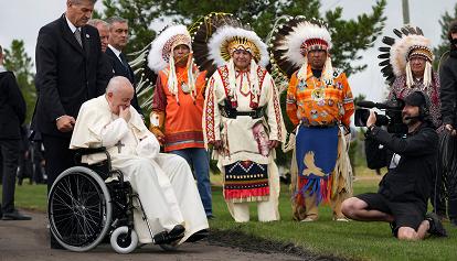 Il Papa incontra le popolazioni indigene del Canada: "Imploro da Dio perdono e riconciliazione"