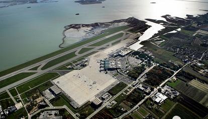 Allarme bomba rientrato per il volo bloccato sulla pista dell'aeroporto di Venezia 