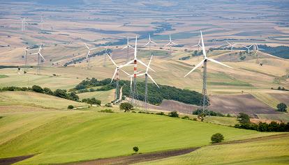 Rinnovabili, il Consiglio dei ministri dà il via libera a 11 parchi eolici tra Puglia e Basilicata