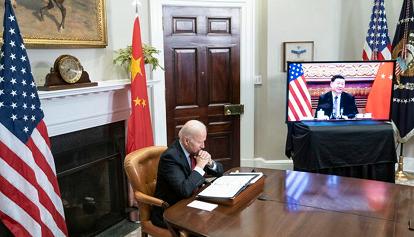 Telefonata tra Biden e Xi Jinping. Il leader cinese su Taiwan: "Chi gioca col fuoco si brucia"