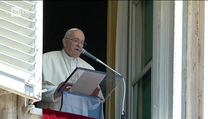 Papa Francesco all'Angelus: "Cupidigia, malattia pericolosa che distrugge le persone"