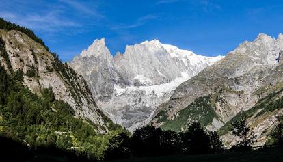"Vuoi scalare il Monte Bianco? Paga 15 mila euro per i soccorsi e per l'eventuale sepoltura"