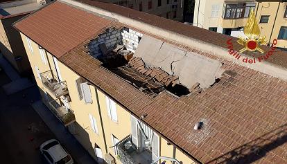 Crolla un tetto a Porto Torres: paura, ma nessun ferito