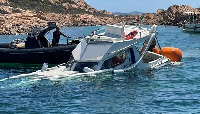 La Maddalena, naufraga un'imbarcazione: otto turisti in salvo