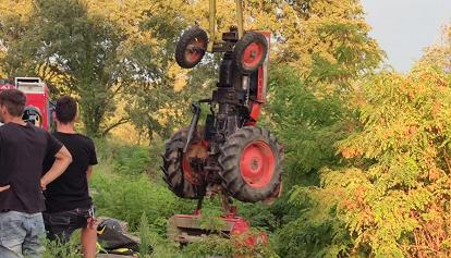 Cade col trattore nella scarpata, agricoltore cinquantenne perde la vita 