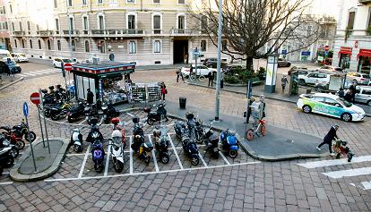 Rivoluzione nella mobilità a Parigi: anche i motorini pagheranno il parcheggio
