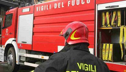 Incendio in un condominio Atc di Torino: 11 intossicati