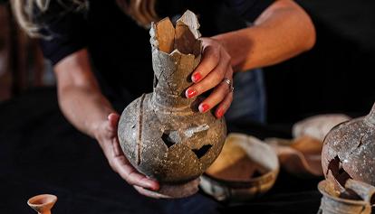 Tracce di oppio di 3.300 anni fa ritrovate dentro delle terracotte