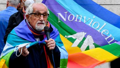 Appello di padre Zanotelli contro rinnovo del Memorandum Italia-Libia: "Basta sangue di innocenti"