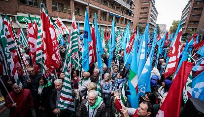 A Torino sindacati in piazza: "Fermiamo la strage dei morti sul lavoro"
