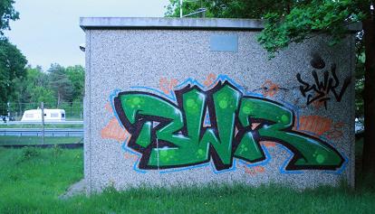 Disegna graffiti sui muri della stazione, sanzionato "writer" 