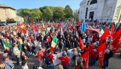 I partigiani sfilano a Predappio: "Mai più fascismi"