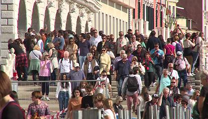 La carica dei 90mila: Venezia presa d'assalto per Ognissanti. Forti disagi per i residenti