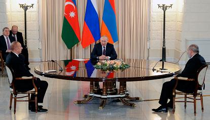 Vladimir Putin con i leader armeno e azero a Sochi: "Nel Caucaso nessuno userà la forza"