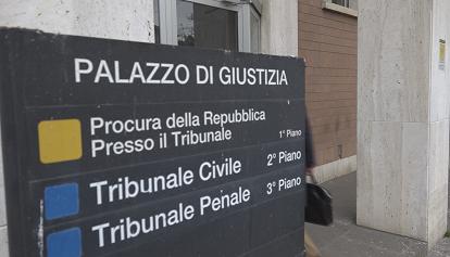 La Procura di Forlì indaga per istigazione al suicidio sul caso del 64nne trovato morto