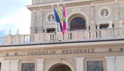 Regione Abruzzo: stop alla guerriglia politica che ha paralizzato i lavori del consiglio
