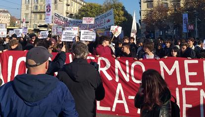 In piazza gli studenti, "No al governo Meloni, no alla scuola azienda"