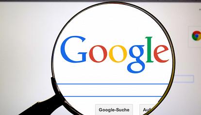 Maxi sanzione da 10 milioni a Google per carenze informative e pratiche aggressive
