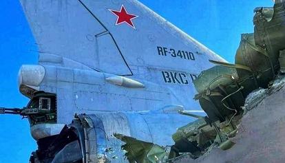 Colpito da un drone l'aeroporto russo di Kursk. Il Cremlino: risponderemo agli attacchi