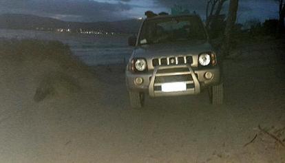 Con i fuoristrada sulle dune in spiaggia ad Alghero, multati