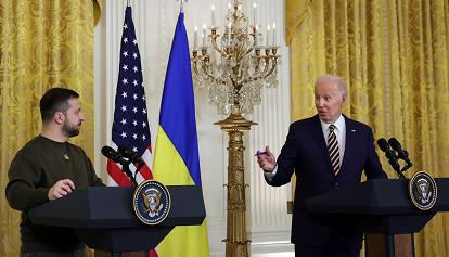 Zelensky lascia il Paese per la prima volta dall'inizio della guerra e incontra Biden a Washington