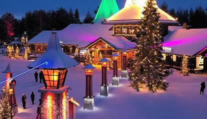 La casa di Babbo Natale esiste: turisti in massa per visitare il luogo magico in Finlandia