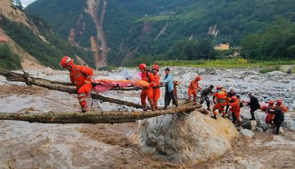 Salgono a 65 le vittime del terremoto di magnitudo 6,8 che ha colpito ieri la Cina centrale