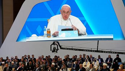 Papa Francesco: "Basta fondamentalismi, le religioni sono la risposta alla sete di pace"