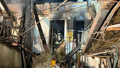 Casa in fiamme a Leinì, ustionato il proprietario