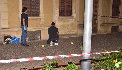 Spara durante una lite nel Milanese, un morto e un ferito. Arrestato 34enne