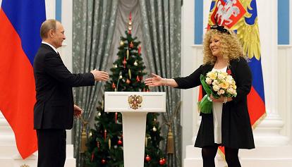 La popolare cantante russa Alla Pugacheva contro il Cremlino: "Dichiaratemi agente straniero"