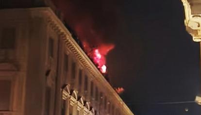 Notte di super lavoro per i vigili del fuoco. A Torino brucia un dehors, fiamme pure all'Alpe Devero