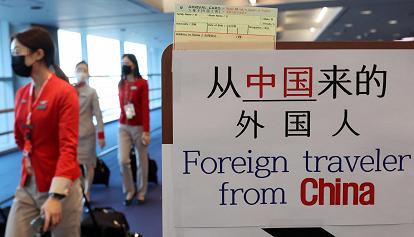 Cina: "Inaccettabili i test sui viaggiatori cinesi. Possibili contromisure"