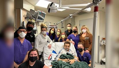 Jeremy Renner continua a postare messaggi confortanti dall'ospedale nel giorno del suo compleanno
