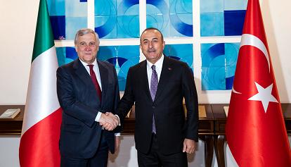 Tajani incontra l'omologo turco Çavuşoğlu: "Stabilizzare la Libia, ridurre i flussi migratori"