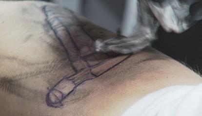 Nuove regole e corsi di formazione obbligatori per i tatuatori