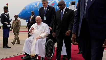 Papa Francesco è a Kinshasa, in Congo, accolto da una folla festante e colorata