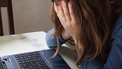 Un giovane su sei vittima di bullismo e cyberbullismo. Tassi più alti tra ragazze e giovanissimi