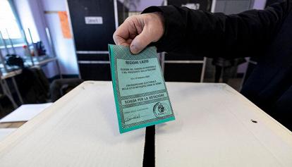 Elezioni in Lombardia e Lazio, crolla l'affluenza. Ferma rispettivamente al 31,78% e al 26,26% 