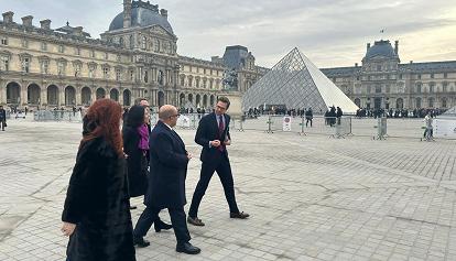 Il ministro della Cultura al Louvre ha affrontato il nodo della restituzione dei beni trafugati 