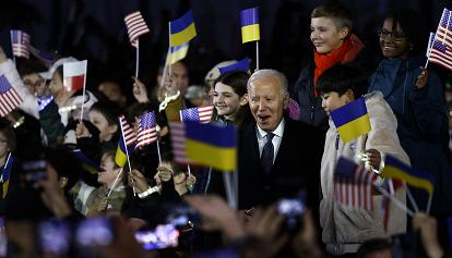 Biden dal Castello Reale di Varsavia: "Kiev è forte, resiste e continua a essere libera"